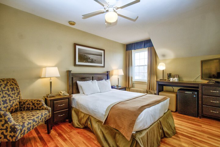 Room 6 of 28