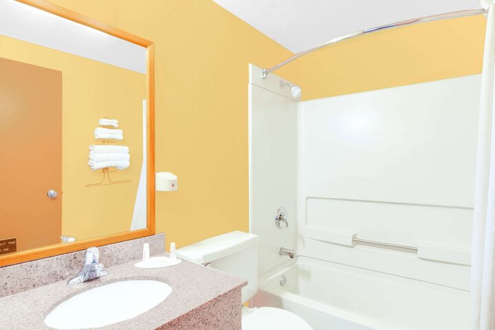 Room 10 of 15