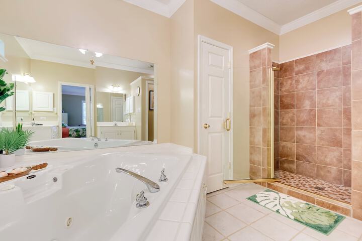 Chic Home w / Club Access Near Bay St. Louis!