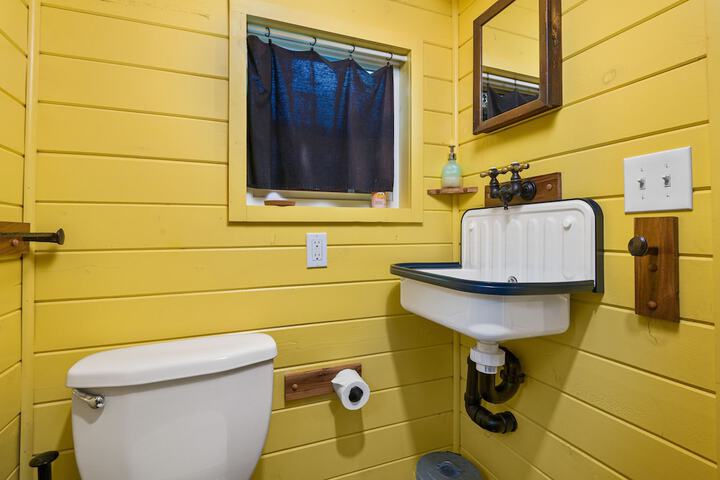 Room 125 of 152