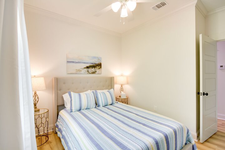 Lovely Bay St. Louis Retreat w / Dock & Canal Access
