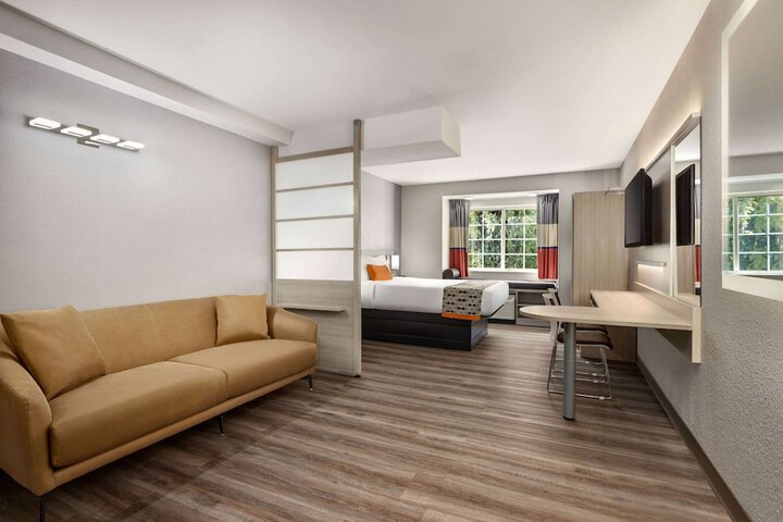 Room 42 of 53