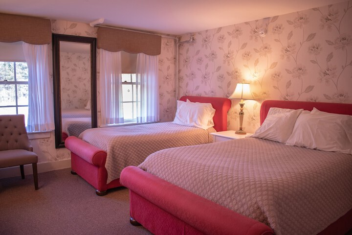 Room 27 of 104