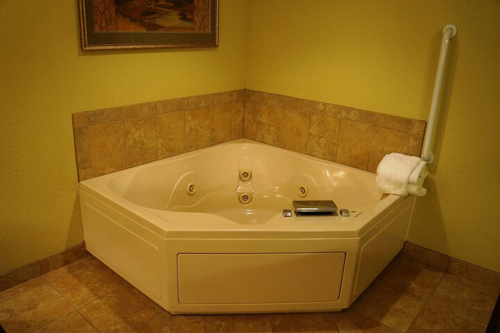 Hot Tub 57 of 61