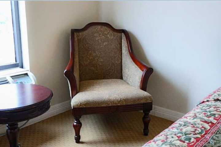 Room 27 of 38