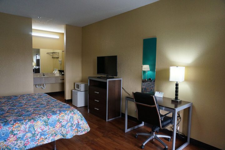 Room 20 of 29