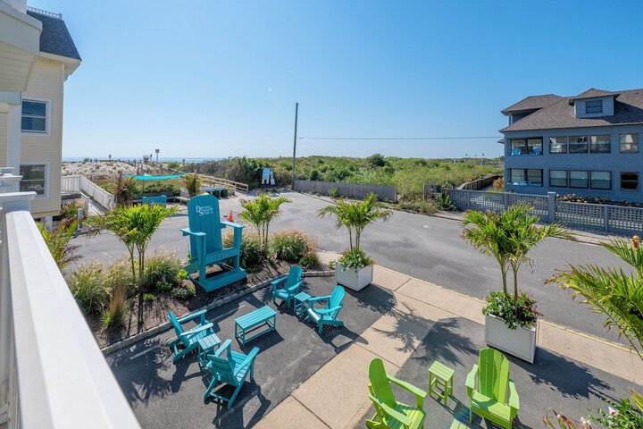 Drifting Sands Oceanfront Hotel