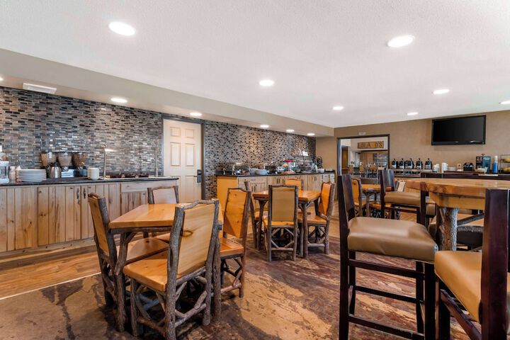 Best Western Premier The Lodge on Lake Detroit