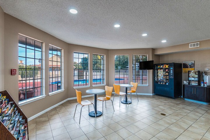 Motel 6 Waxahachie TX