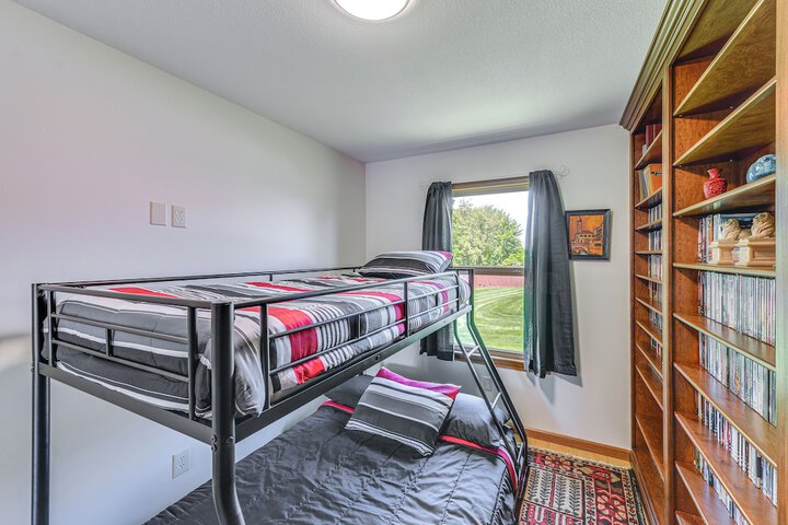 Wfh-friendly Columbiana Vacation Rental w / Deck!