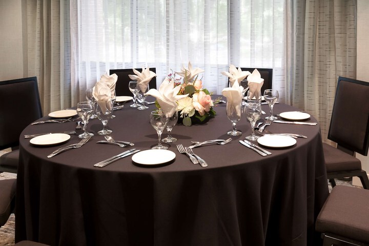 DoubleTree by Hilton Hotel & Suites Houston by the Galleria
