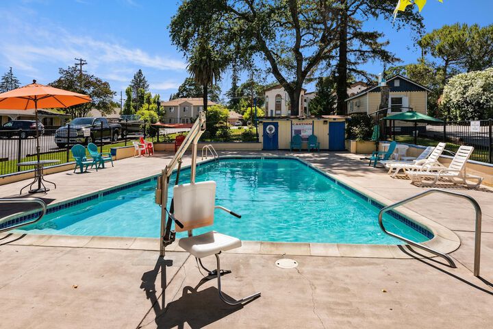 Pool 18 of 75