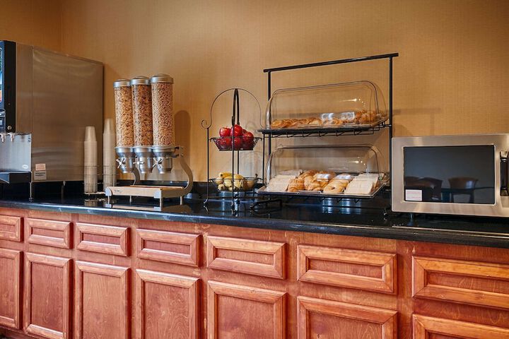 Best Western Cleveland Inn & Suites