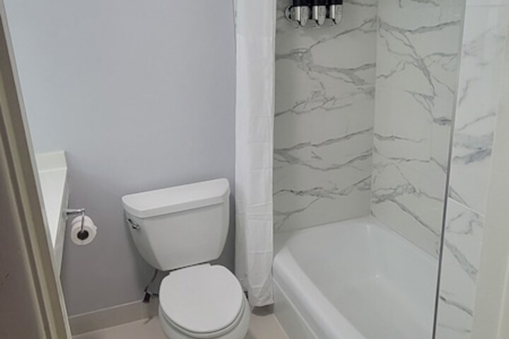 Room 10 of 16