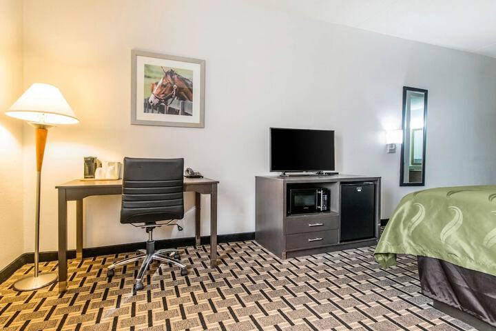 Room 13 of 32