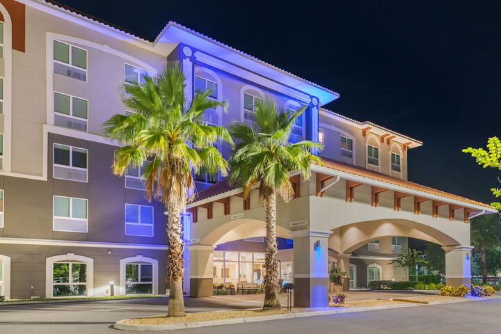 Hotel 6 of 106
