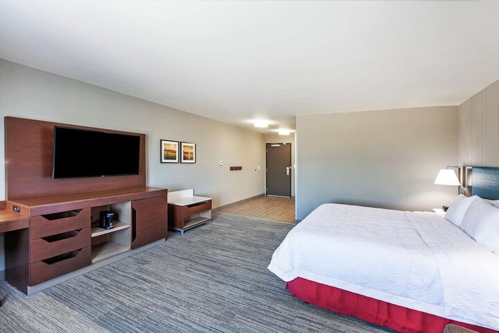 Hampton Inn Gardner Conference Center