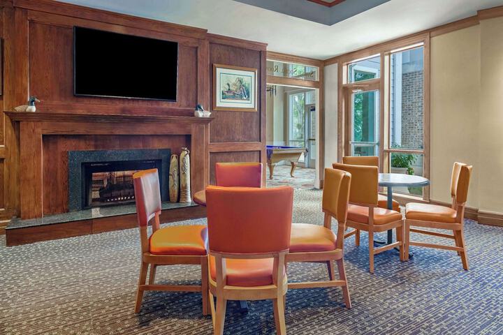 Lounge 69 of 82