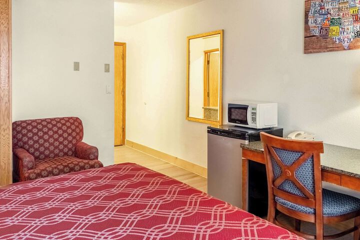 Econo Lodge Inn & Suites Madras