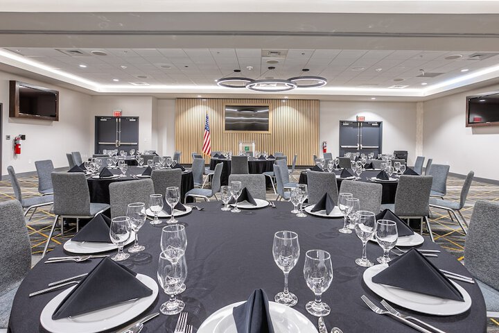 Ballroom/Hall 105 of 116