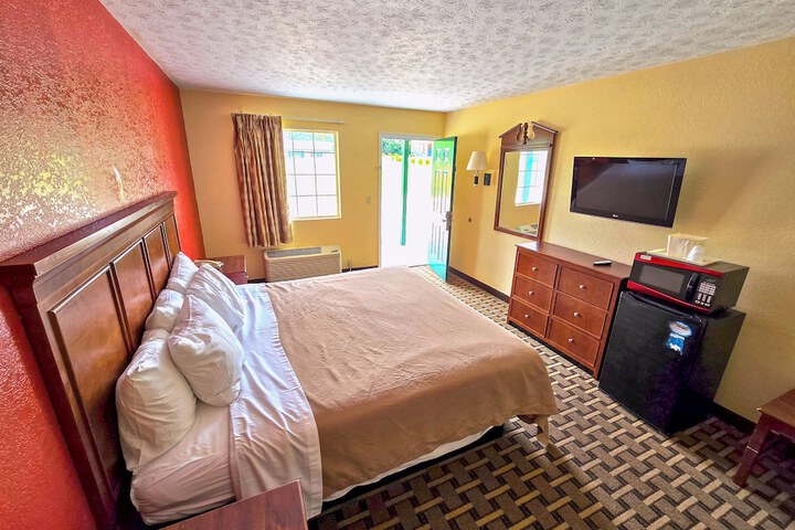 Room 17 of 30