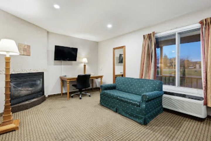 Room 27 of 48