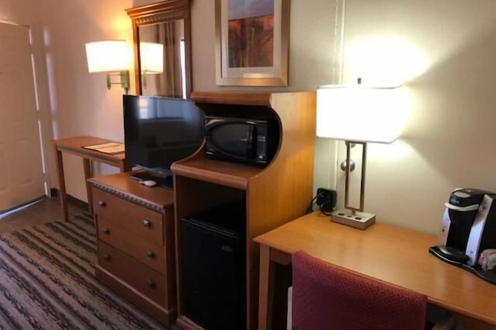 Room 14 of 27