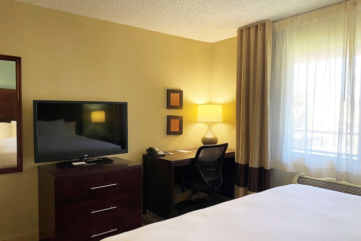 Room 6 of 30