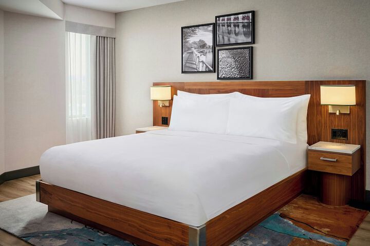 Ômage Hotel Montreal Laval, a Tribute Portfolio Hotel