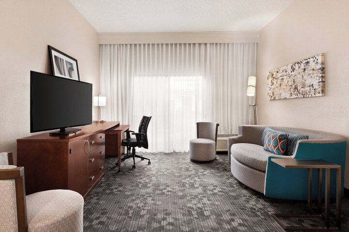 Room 13 of 27