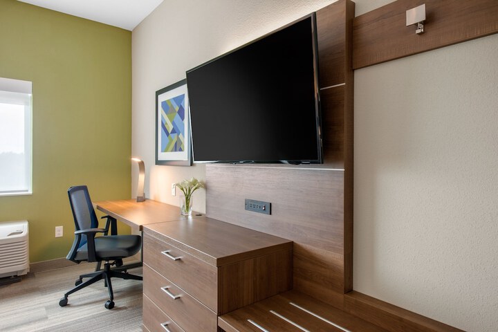 Room 26 of 60