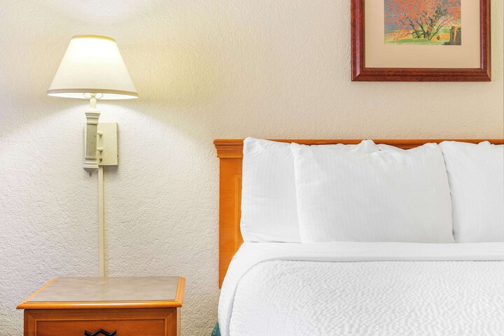 Room 14 of 28