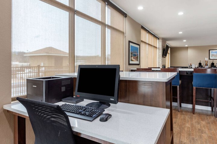 Business Center 45 of 46