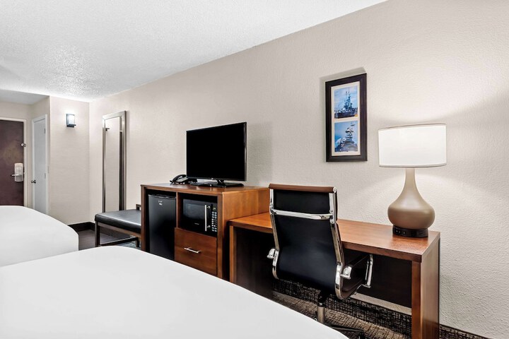 Room 33 of 48