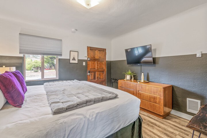 Room 17 of 27