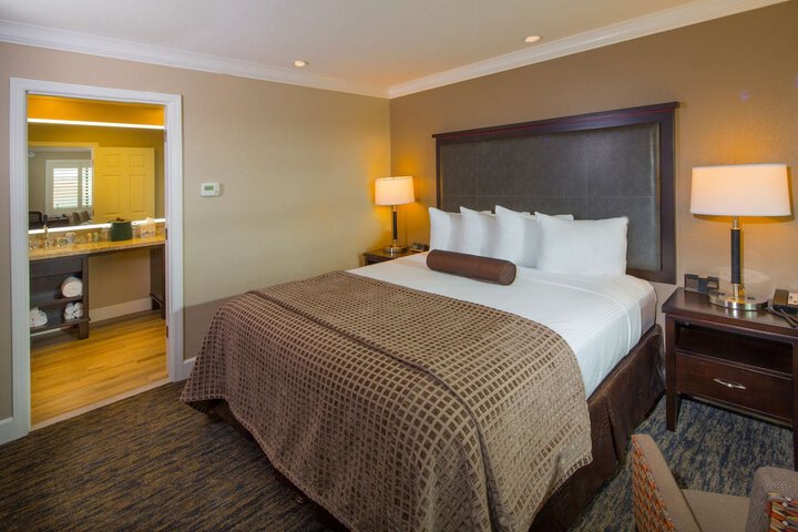 Room 33 of 46