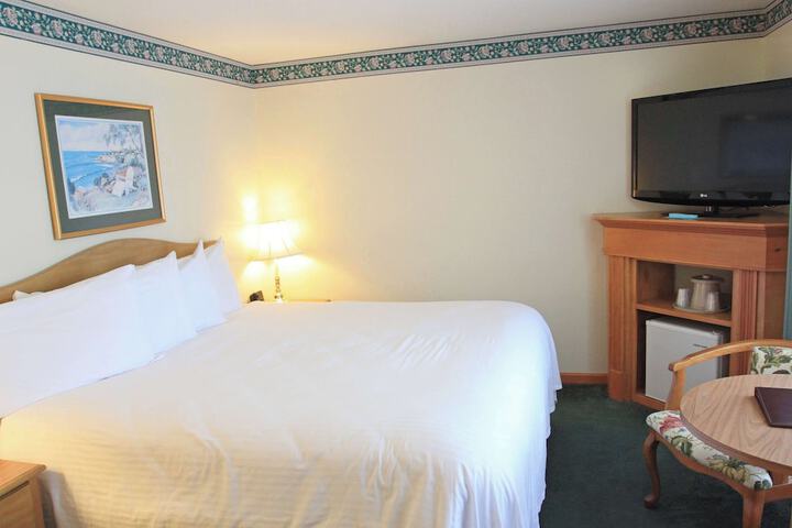 Room 102 of 142