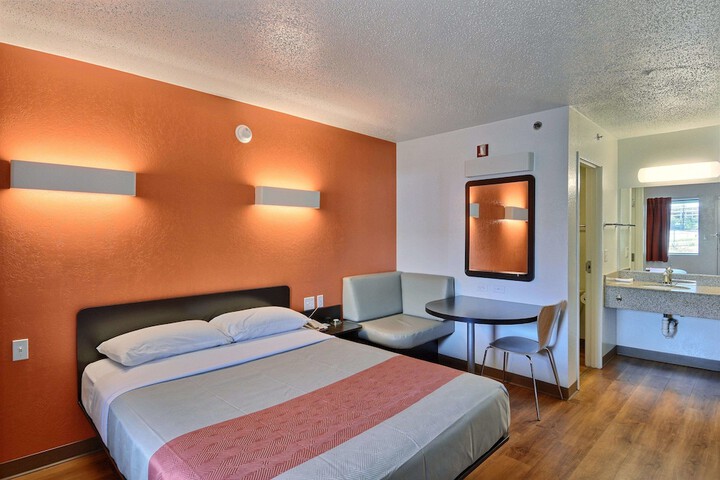 Room 11 of 30