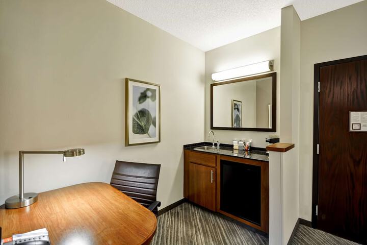 Room 28 of 40
