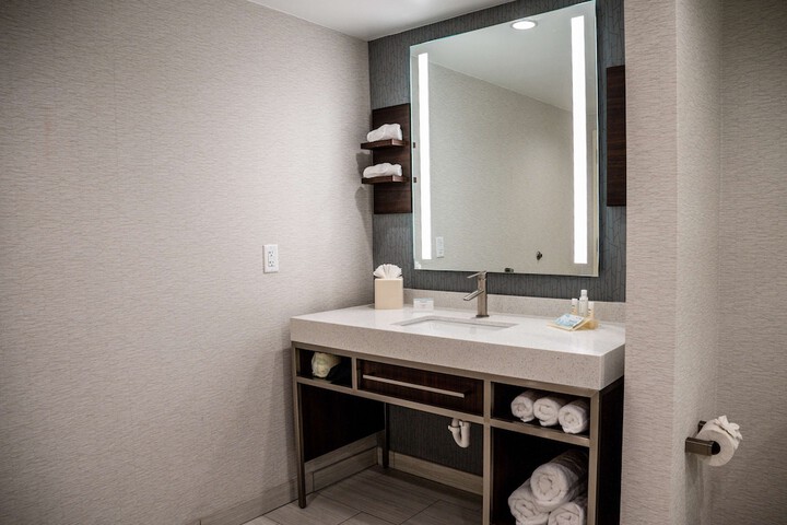 Room 93 of 158