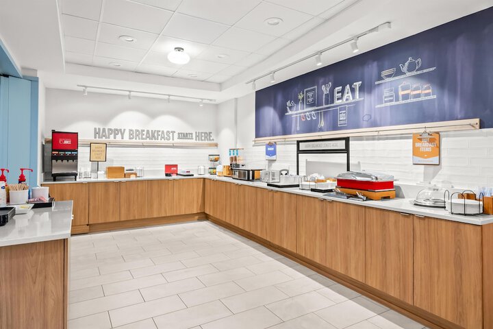 Hampton Inn & Suites Detroit-Canton