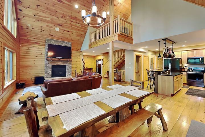 Maple Manor by Taylor Made Deep Creek