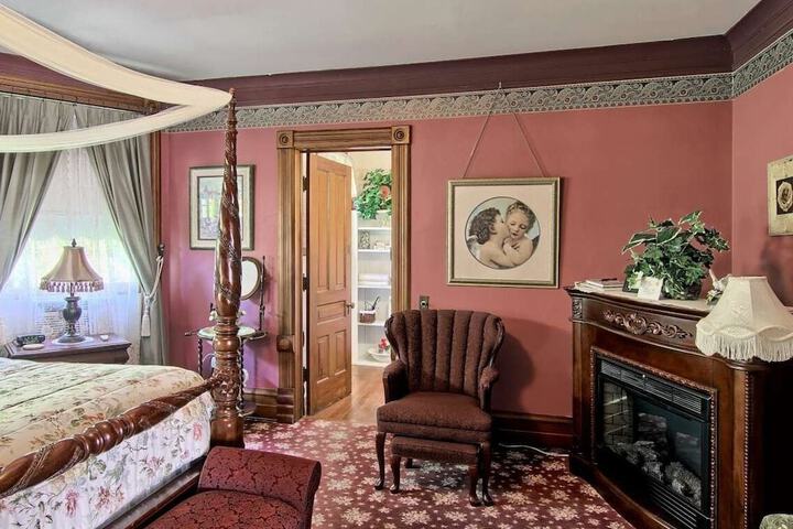 Grand Victorian B & B Inn