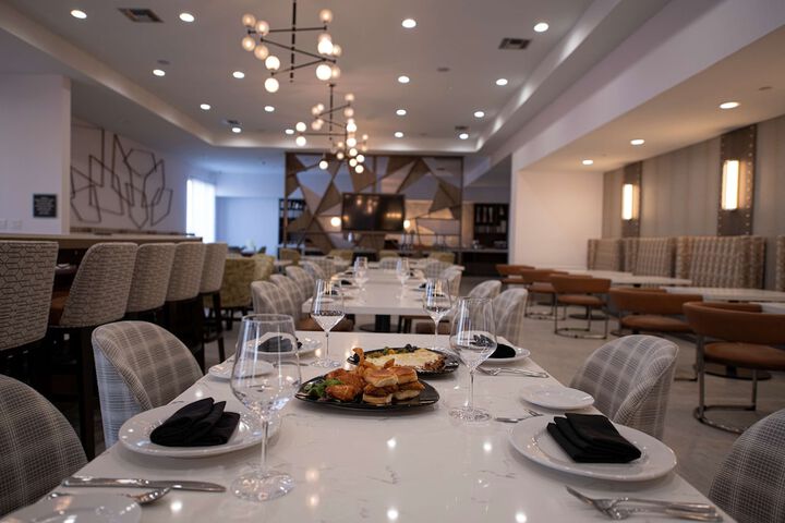 Dining 31 of 38