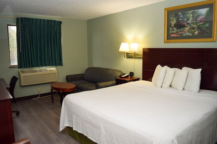 Room 10 of 14
