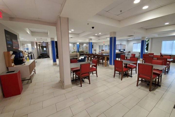 Holiday Inn Express & Suites Seattle North - Lynnwood by IHG