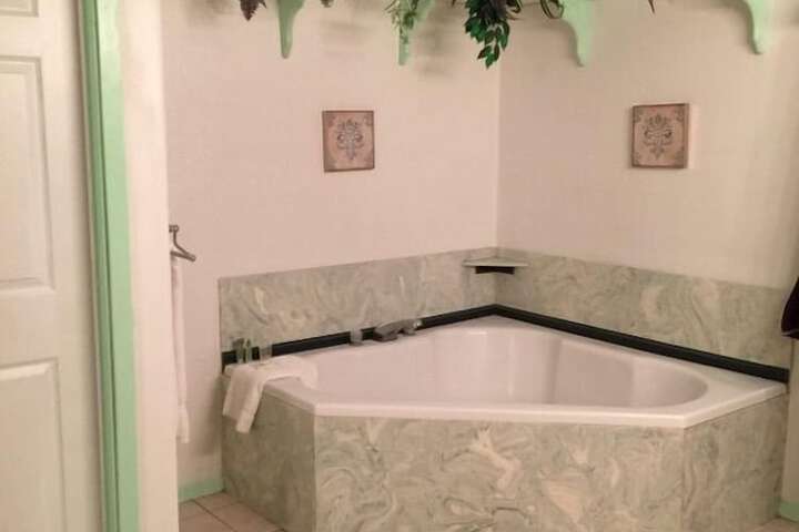 Hot Tub 43 of 47