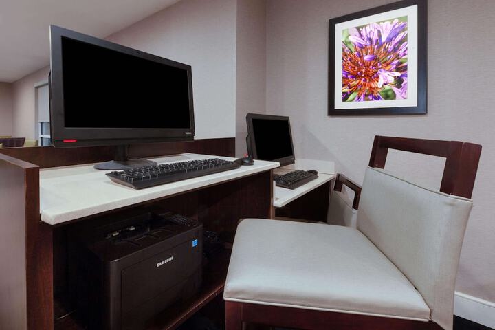 La Quinta Inn & Suites by Wyndham Detroit Utica