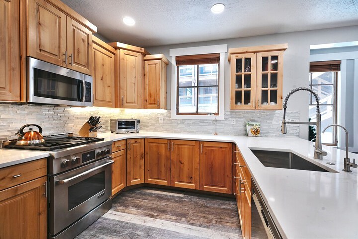 Town Pointe B101 3 Bedroom Condo by RedAwning