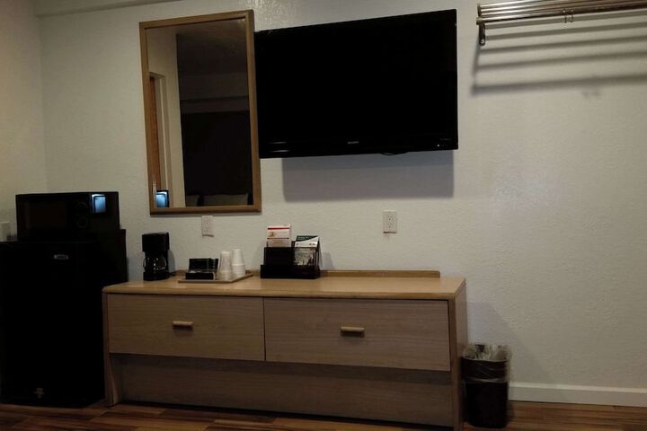 Room 12 of 16